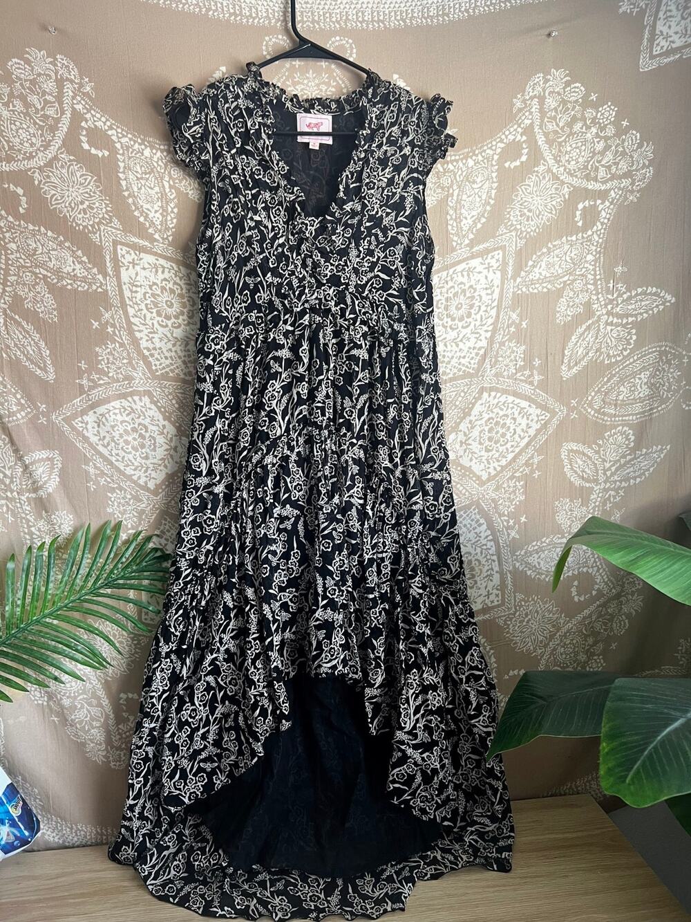 Banjanan Black and White Floral Flutter Sleeve Tiered Maxi Dress Size M